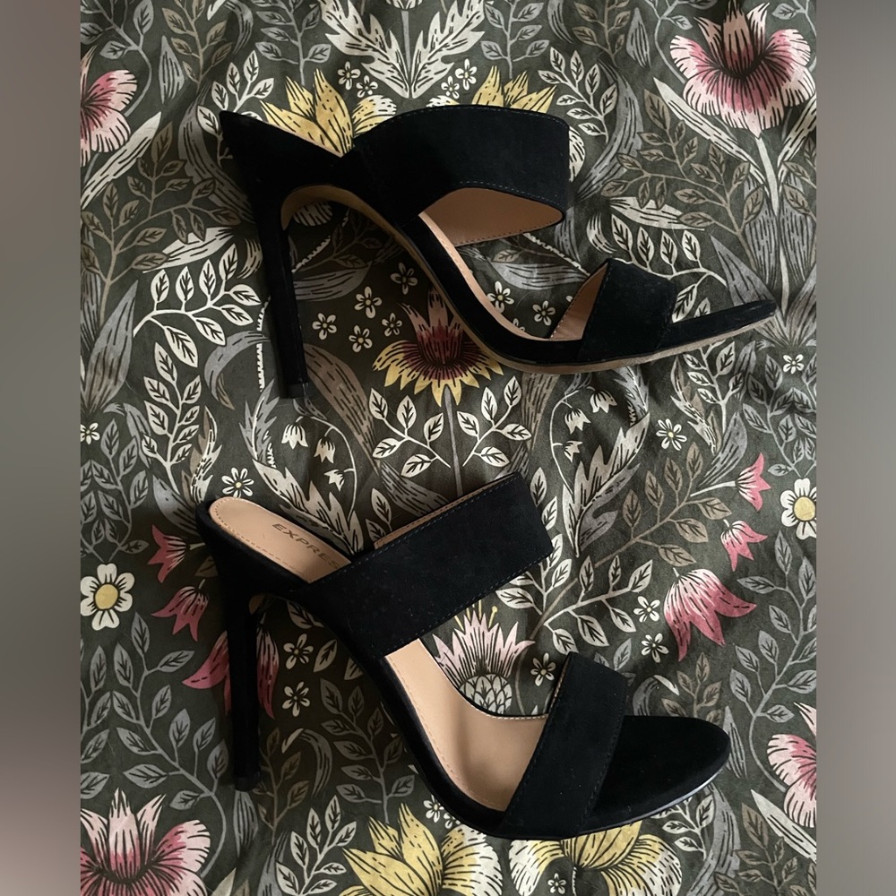 Express size 7 heels